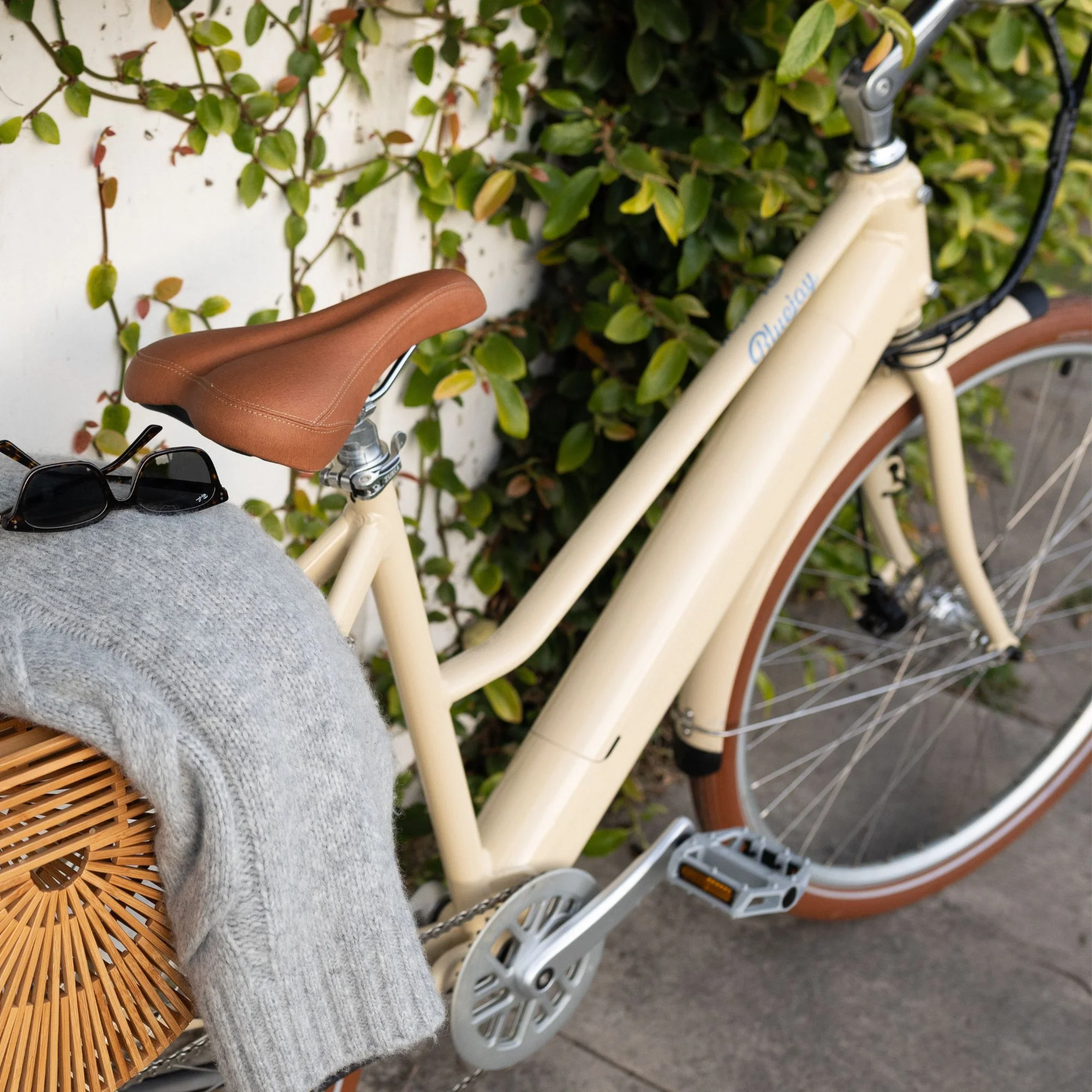 Bluejay Premiere Lite - Sunkissed Ivory Electric Bike - Image 3