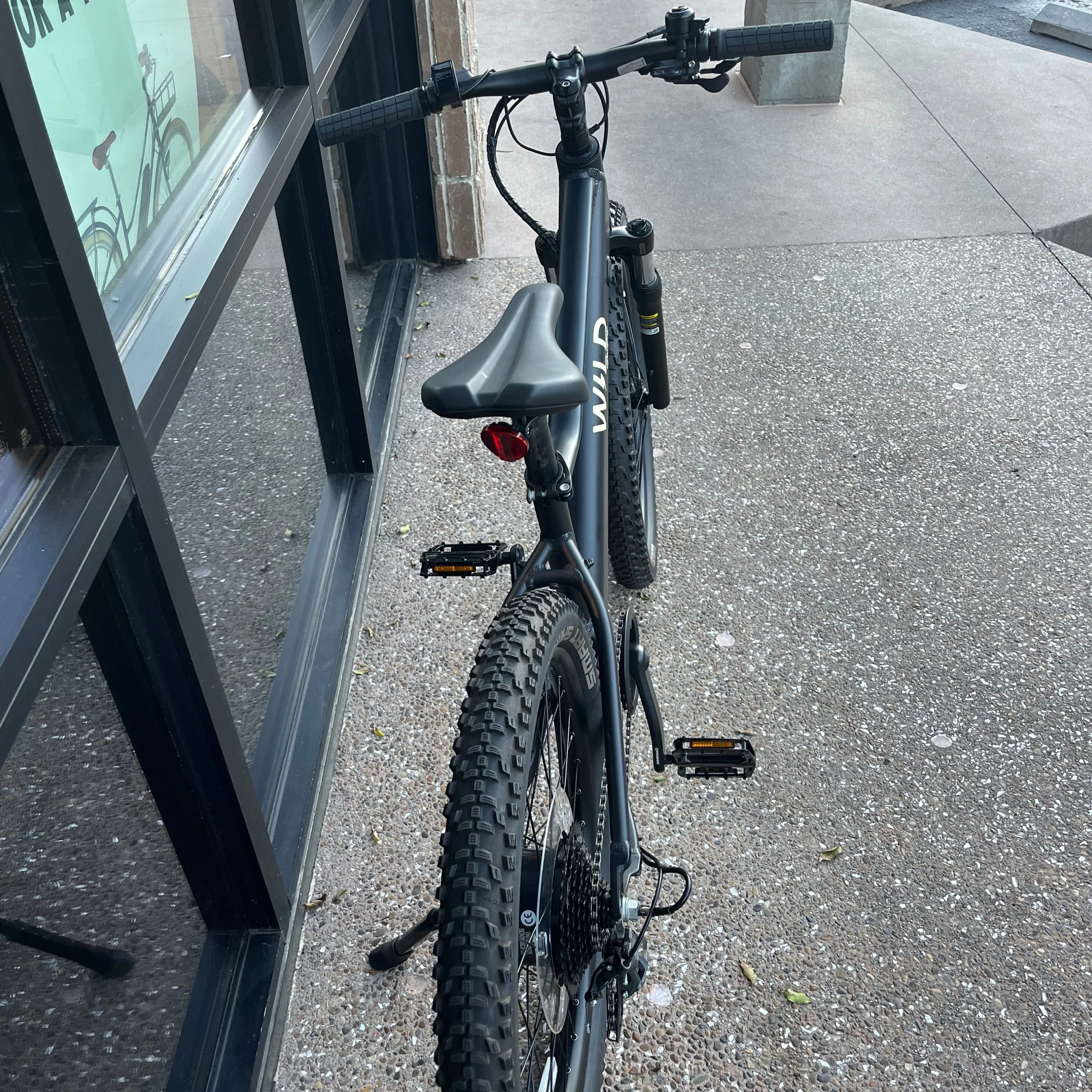 PRE-LOVED Bluejay WILD - Classic Black Electric Bike - Image 3