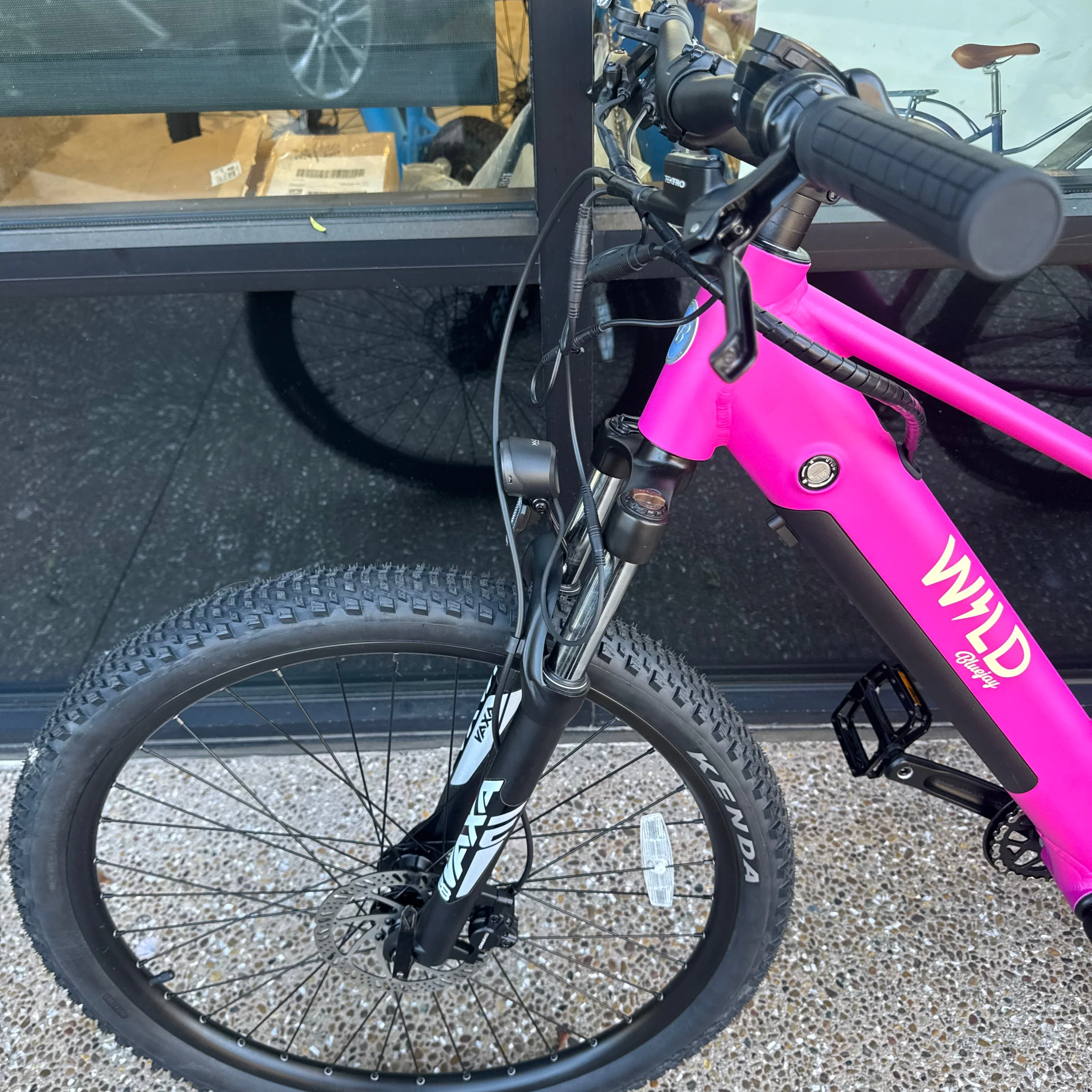 PRE-LOVED Bluejay WILD - Kids Hot Pink Electric Bike - Image 4