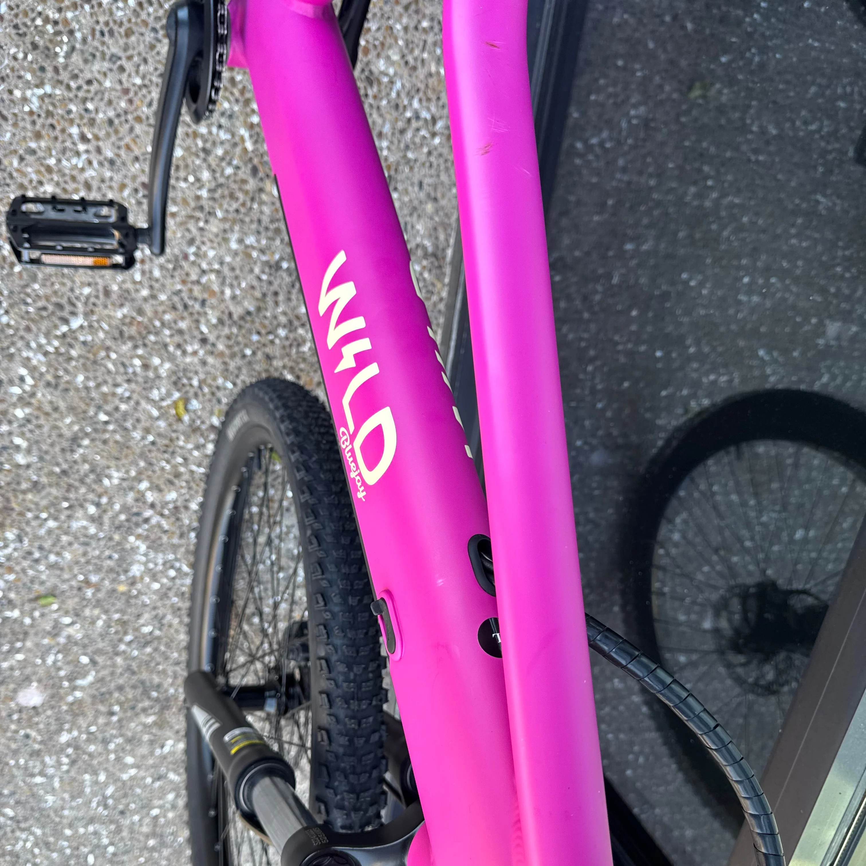 PRE-LOVED Bluejay WILD - Kids Hot Pink Electric Bike - Image 5