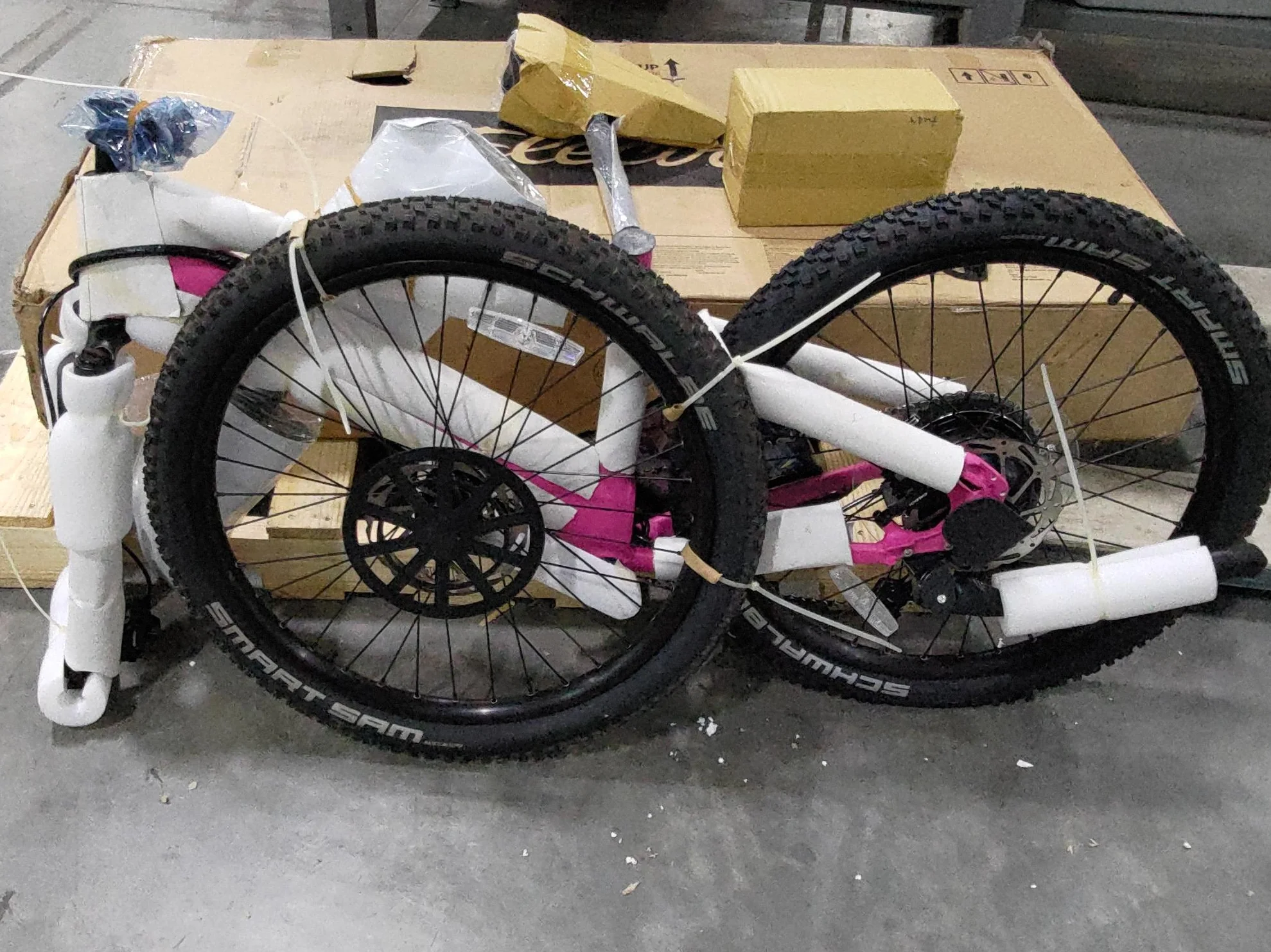 PRE-LOVED Bluejay WILD - Kids Hot Pink Electric Bike - Image 4